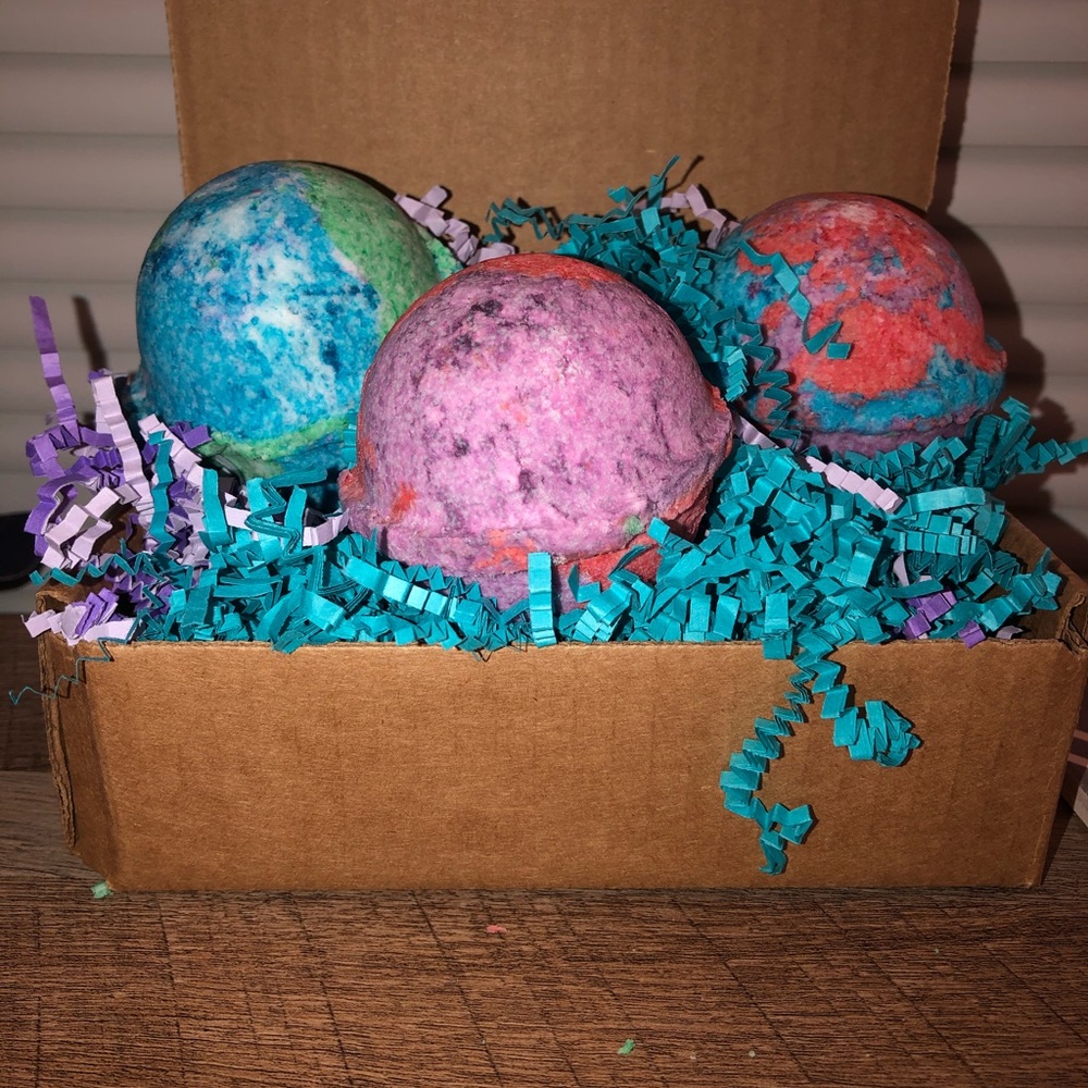 Handmade organic fully customizable bath bombs - Picture 2 of 4